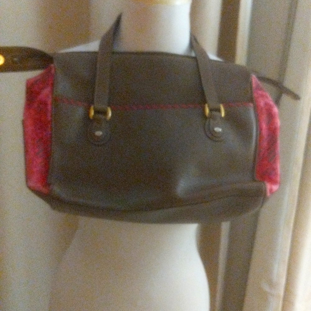 VINTAGE LARGE AUTHENTIC GUCCI!! SEE ALL PICS